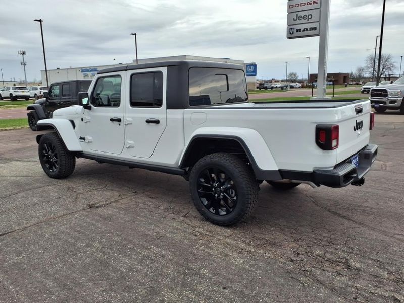 2025 Jeep Gladiator Sport photo 4