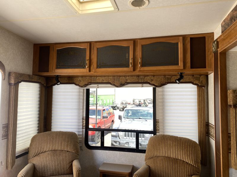Used 2004 FLEETWOOD PROWLER REGAL 285RLS AX6 Image 17