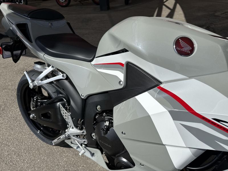 New 2026 Honda CBR600RR Image 15