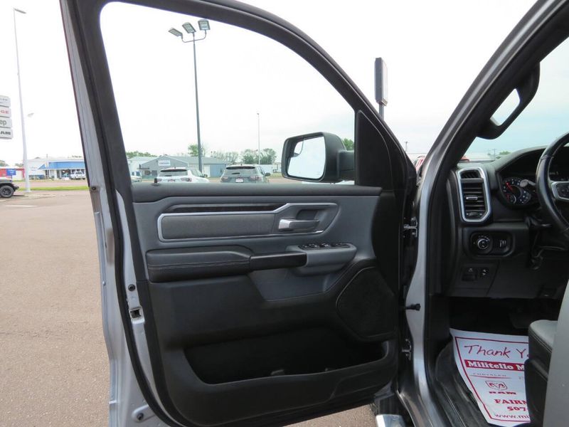 Used 2022 RAM 1500 Big Horn 4x4 4dr Crew Cab 6.4 ft. SB PickupImage 9