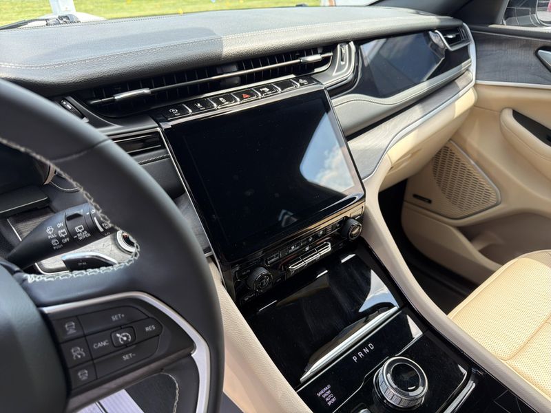 Used 2023 Jeep Grand Cherokee LimitedImage 31