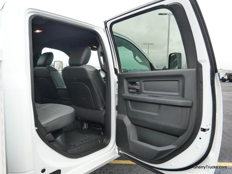 2022 RAM 5500 Tradesman Chassis Crew Cab 4x4 84