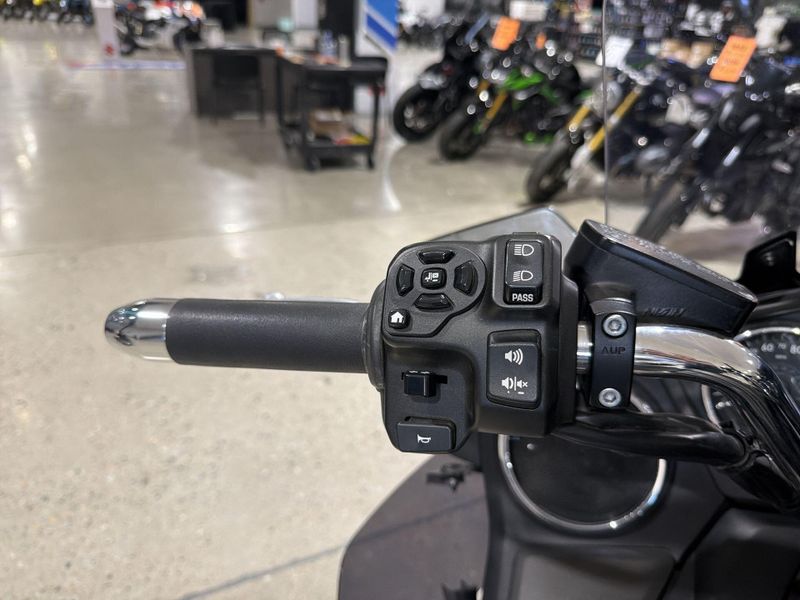 Used 2018 Yamaha Star Venture Image 22