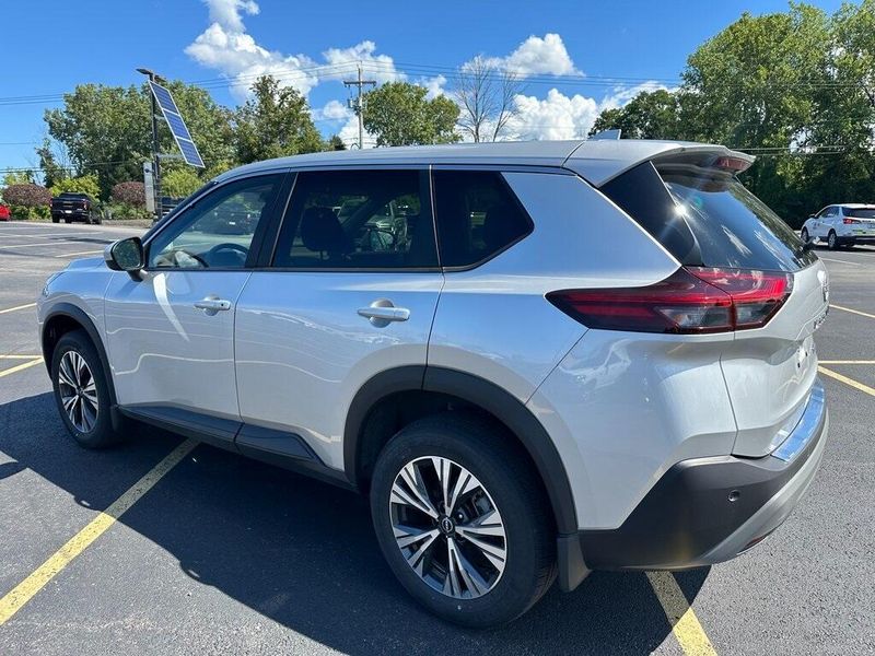 2023 Nissan Rogue SV photo 7