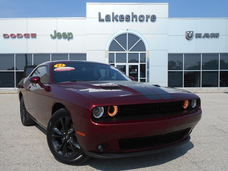 2022 Dodge Challenger SXTImage 2