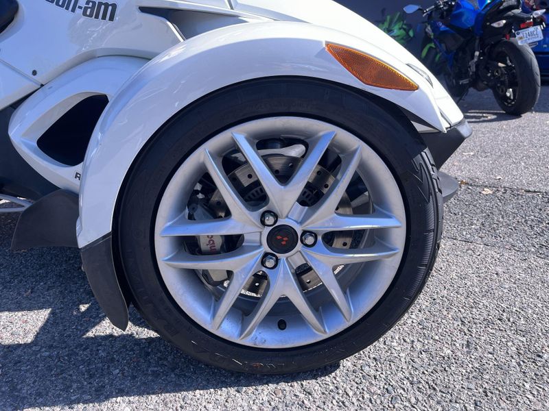 Used 2014 Can-Am RD SPYDER RS 991 SE5 WP 14 CALI Image 29