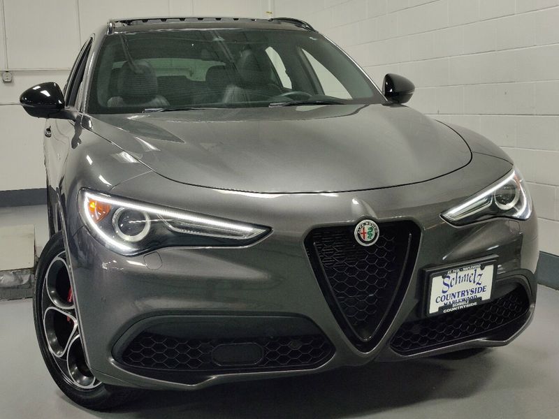 2022 Alfa Romeo Stelvio Veloce AWD w/Sunroof & NavImage 3