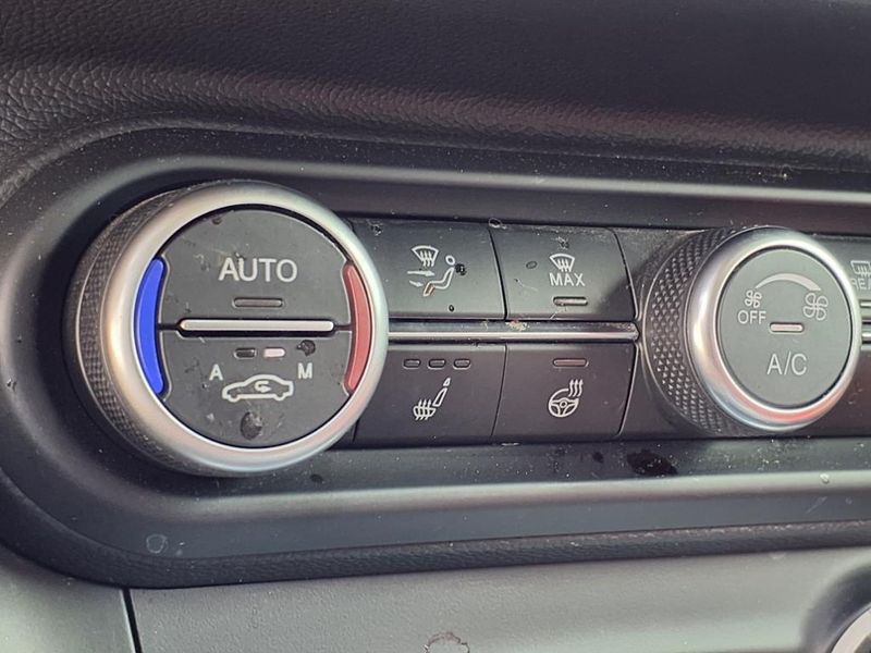 Used 2022 Alfa Romeo Stelvio VeloceImage 9
