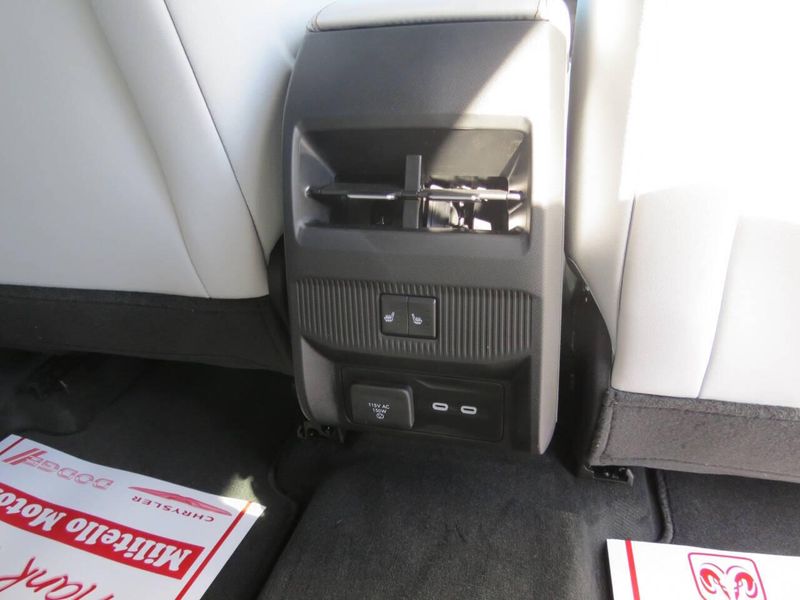 New 2026 Jeep Cherokee Overland 4x4Image 18