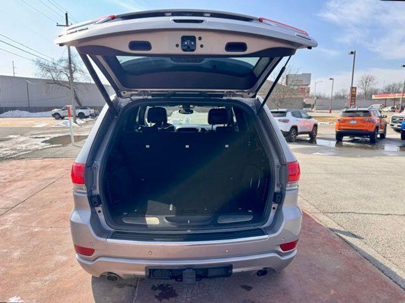 Used 2017 Jeep Grand Cherokee OverlandImage 7