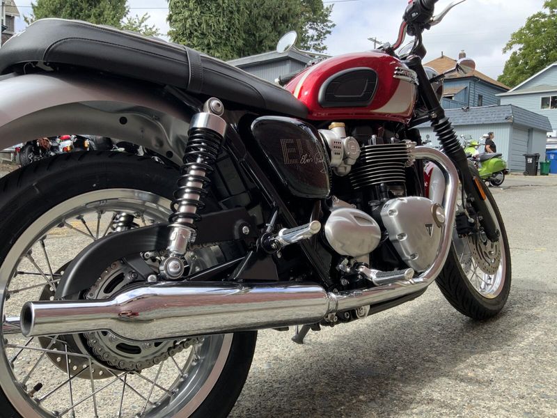 2025 Triumph BONNEVILLE T120 ELVIS EDITION