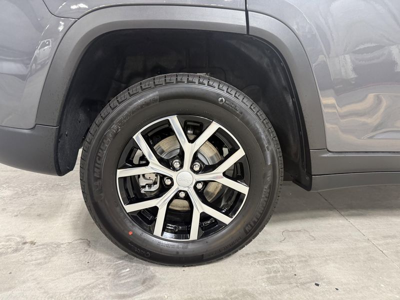 New 2025 Jeep Grand Cherokee Limited 4x4Image 11