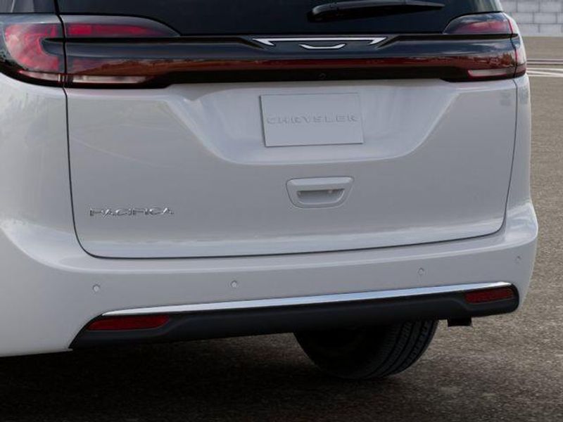 New 2027 Chrysler Pacifica SelectImage 13