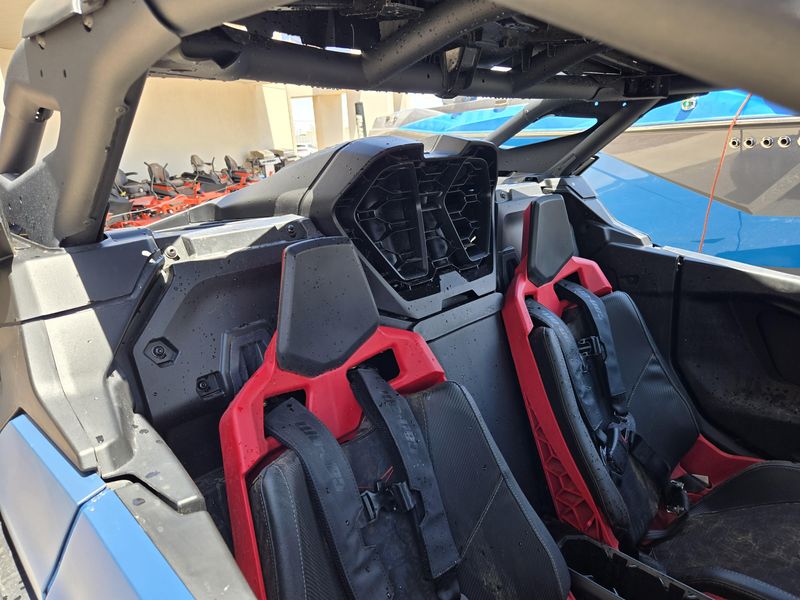 2025 Can-Am MAVERICK R MAX X RS 999T DCT DUSTY NAVY AND LEGION RED Image 15