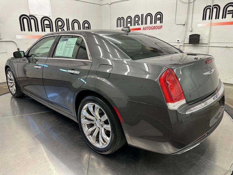 2016 Chrysler 300C BaseImage 14