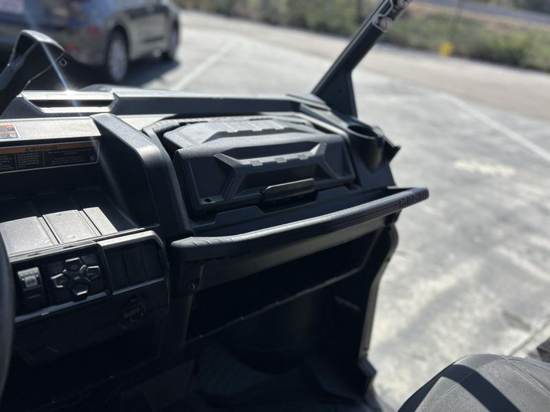 New 2024 Can-Am DEFENDER MAX XT HD9 Image 16
