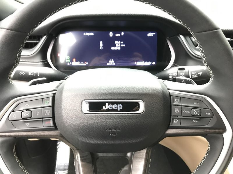 Used 2024 Jeep Grand Cherokee L LimitedImage 7