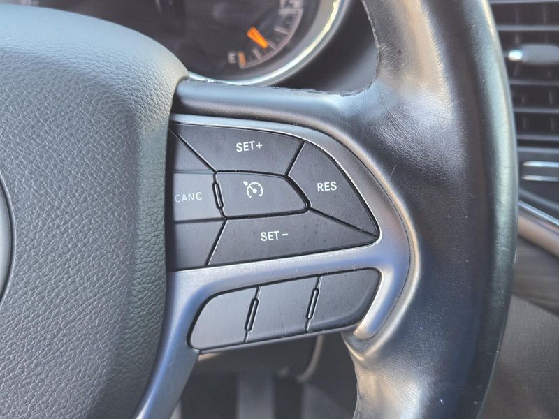 Used 2021 Jeep Grand Cherokee Laredo E 4x2