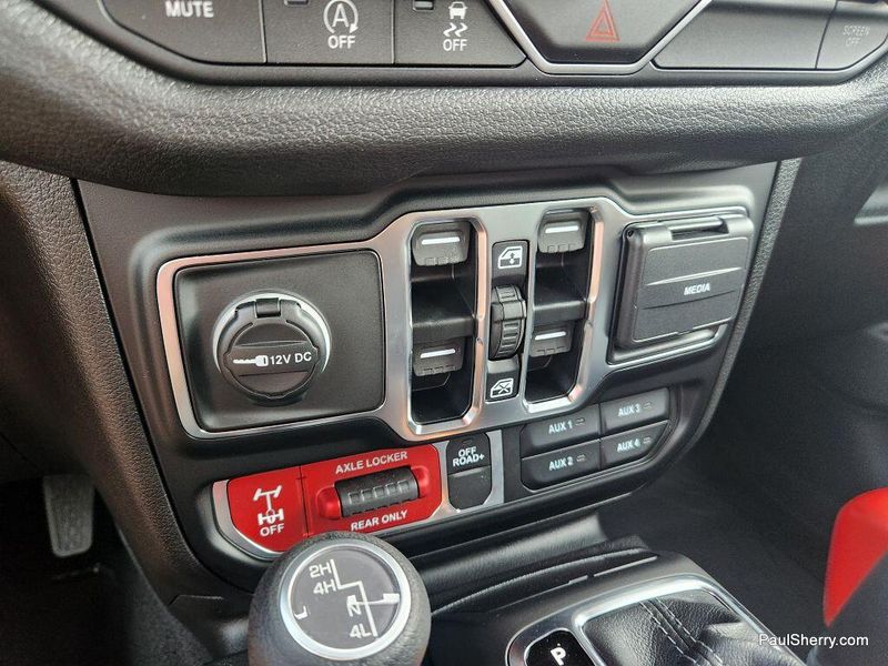 New 2025 Jeep Wrangler 4-door WillysImage 40