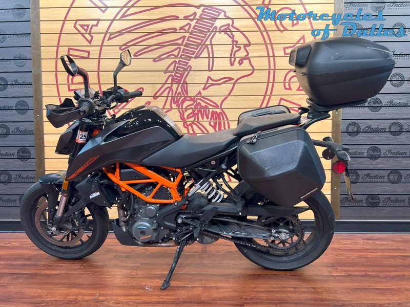 2023 KTM Duke 390 Image 4