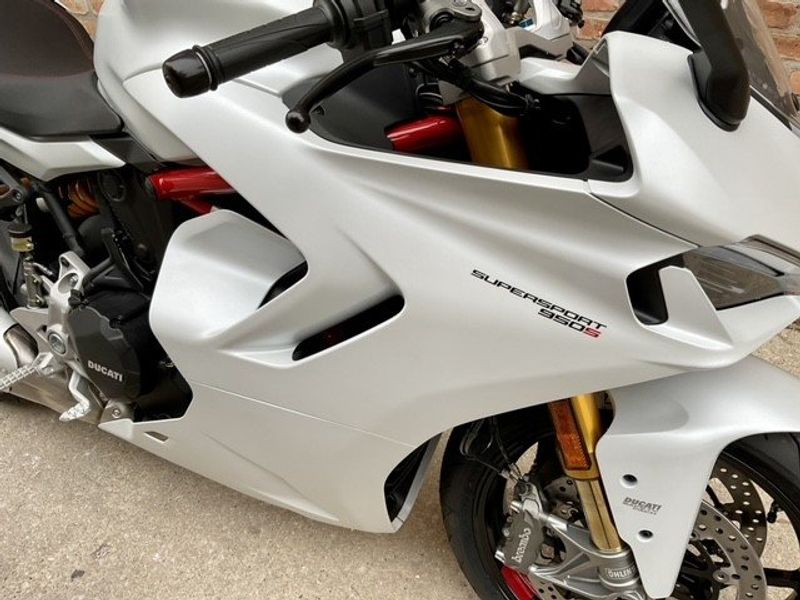 2023 Ducati SuperSport 950 S in a White Silk exterior color. Motoworks Chicago 312-738-4269 motoworkschicago.com 