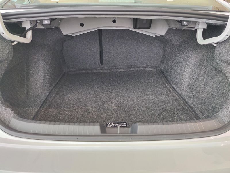 Used 2026 Volkswagen Jetta SEL w/Sunroof & NavImage 28