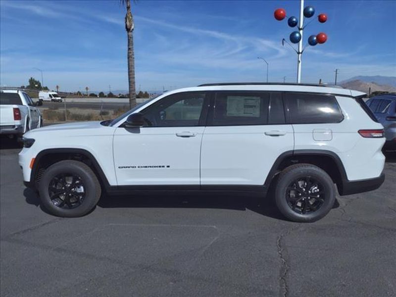 2025 Jeep Grand Cherokee L Altitude XImage 11