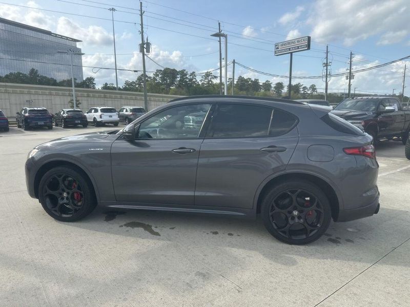 Used 2022 Alfa Romeo Stelvio VeloceImage 8