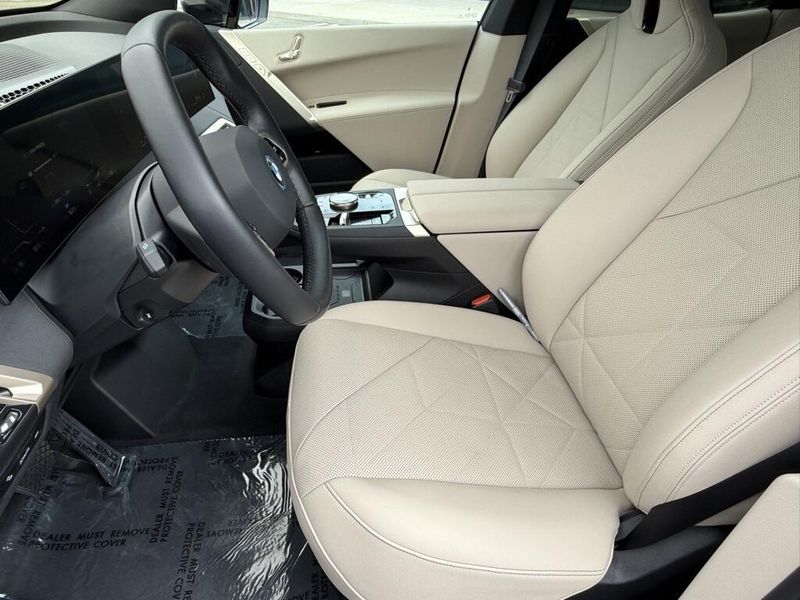 2025 BMW iX xDrive50Image 21