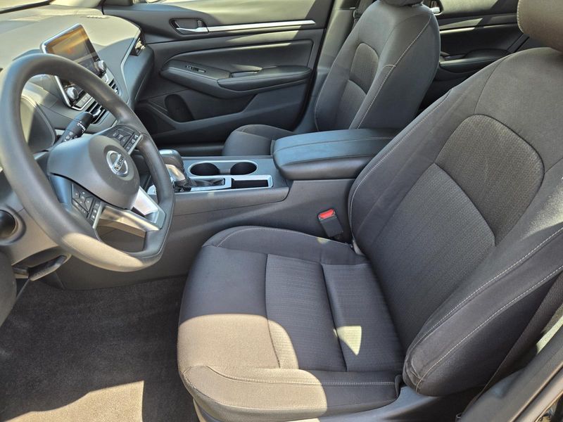 Used 2022 Nissan Altima 2.5 SV Sedan