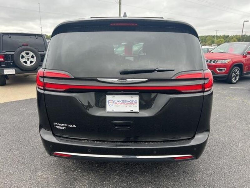 2022 Chrysler Pacifica Touring LImage 7