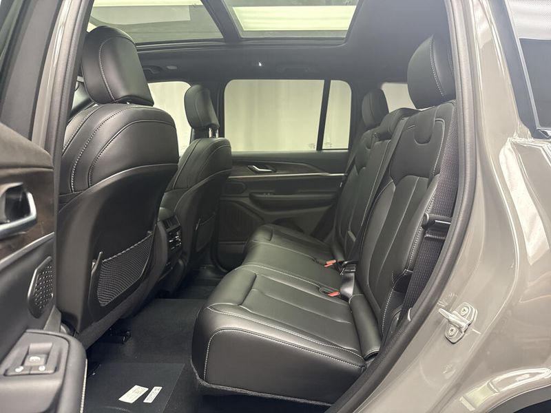 New 2027 Jeep Grand Cherokee LimitedImage 12