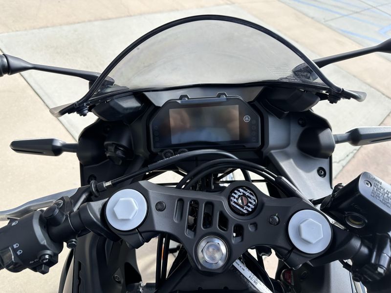 2025 Yamaha YZF-R3 Image 10