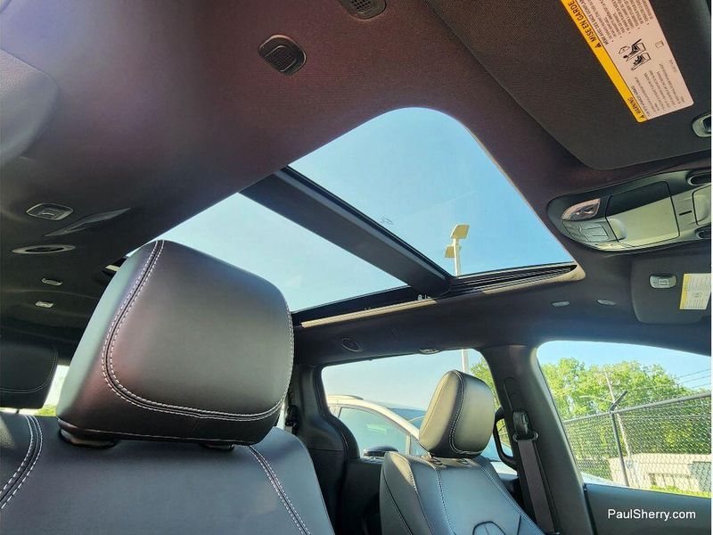 New 2027 Chrysler Pacifica Select