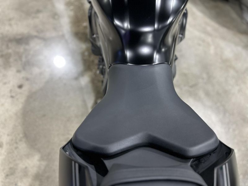 2025 Yamaha YZF-R1 Image 2