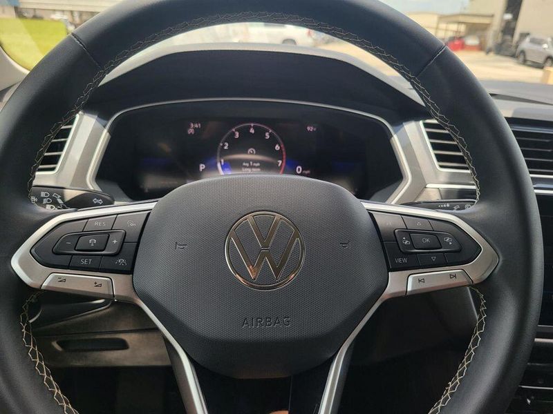 2024 Volkswagen Tiguan 2.0T SEImage 12
