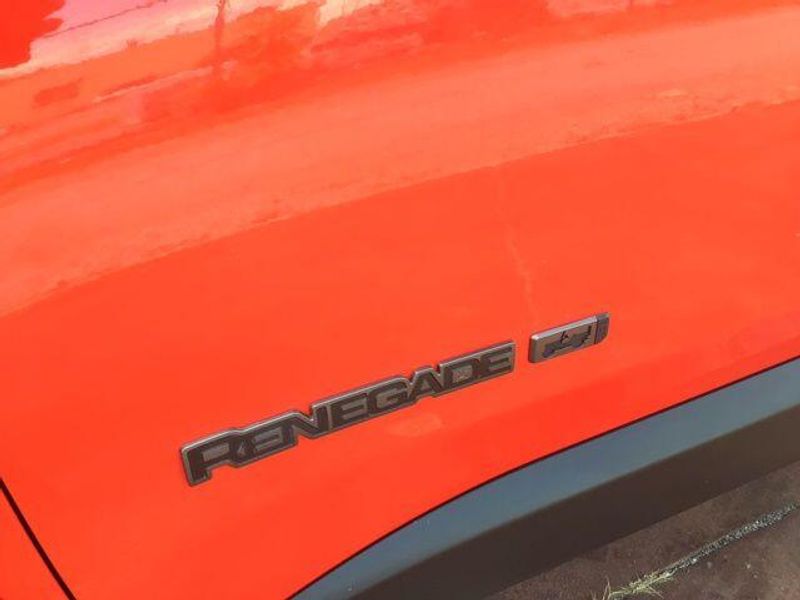 Used 2021 Jeep Renegade LatitudeImage 19