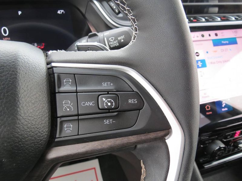 Used 2023 Jeep Grand Cherokee L Limited 4x4 4dr SUVImage 14