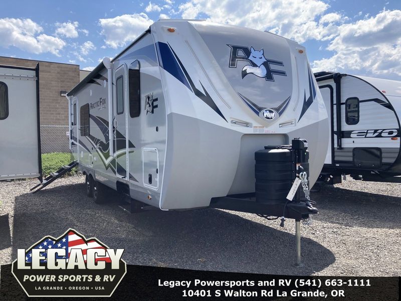 2024 ARCTIC FOX 25W  in a CARBON exterior color. Legacy Powersports 541-663-1111 legacypowersports.net 