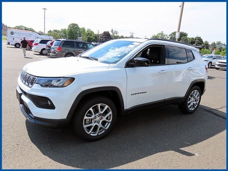 2024 Jeep Compass Latitude LuxImage 1