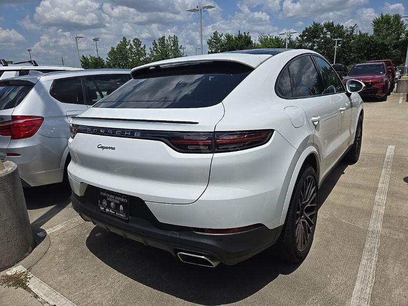 2022 Porsche Cayenne Coupe BaseImage 3