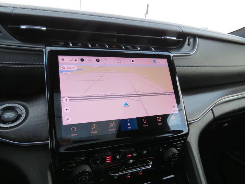 Used 2024 Jeep Grand Cherokee L Overland 4x4 4dr SUVImage 25