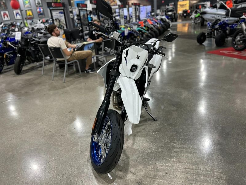 New 2025 Suzuki DR-Z4SM Image 4