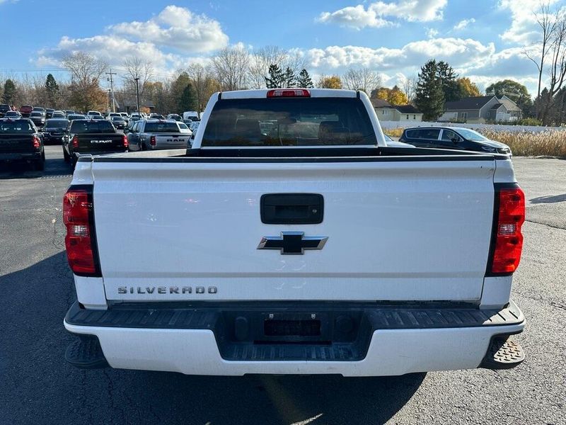 2018 Chevrolet Silverado 1500 CustomImage 11