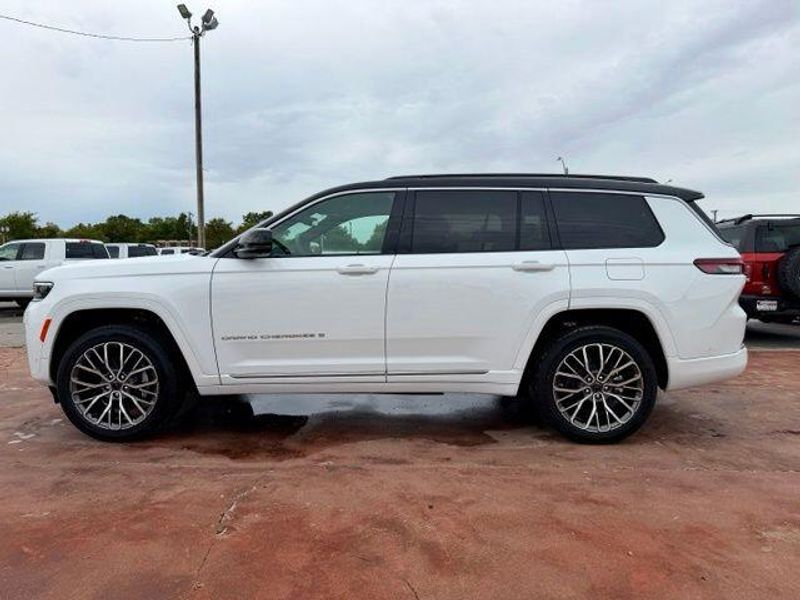 New 2027 Jeep Grand Cherokee L Summit 4x4Image 8