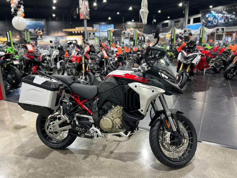 New 2025 Ducati MULTISTRADA V4 RALLY TRAVEL & RADAR SPOKED WHEELS Image 6