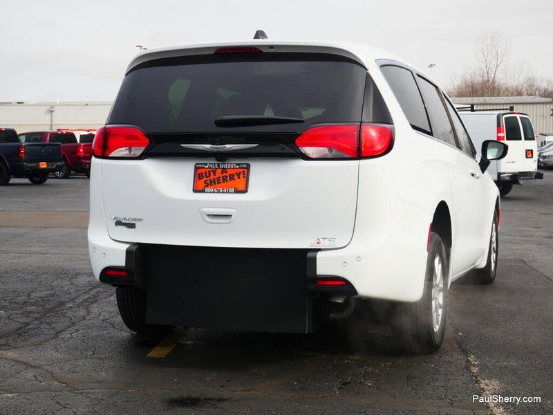 New 2026 Chrysler Voyager LX