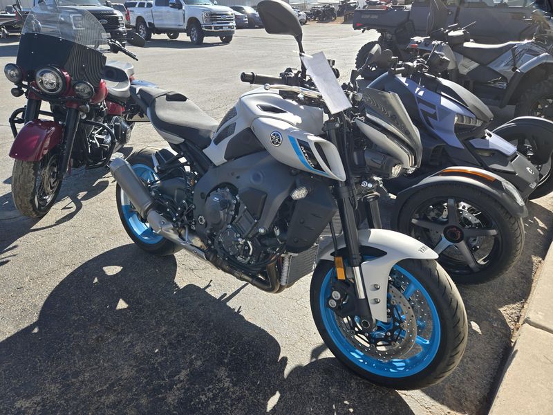 USED 2025 YAMAHA MT10 Image 1