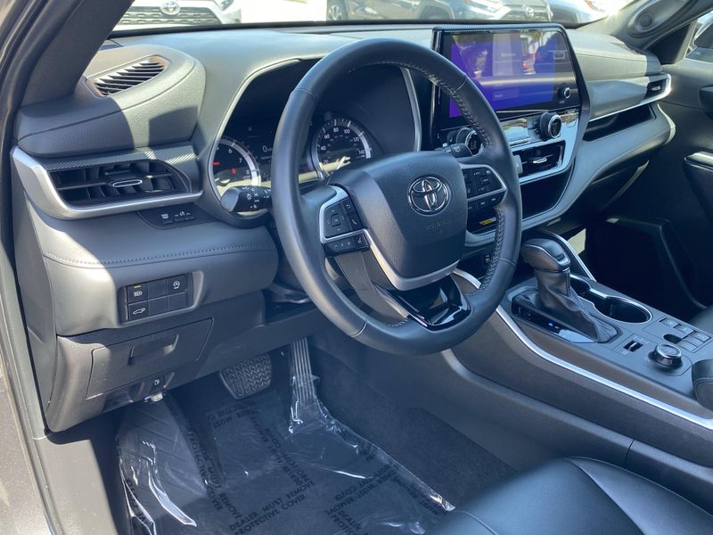 Used 2024 Toyota Highlander XSEImage 15