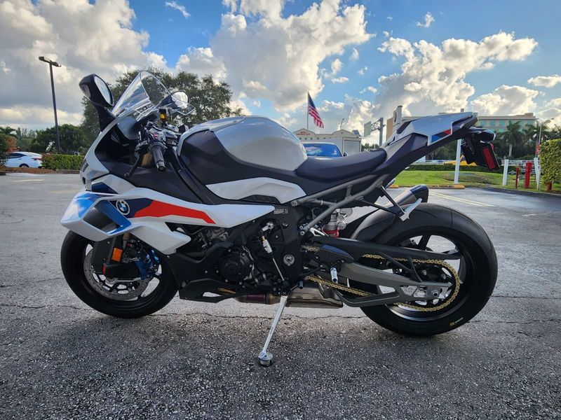 2026 BMW S 1000 RRImage 1